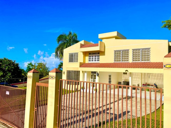 Casa Bonjour - Luxurious 4-Bedroom Vacation Rental Villa with Ocean & Mountain Views in Puerto Rico