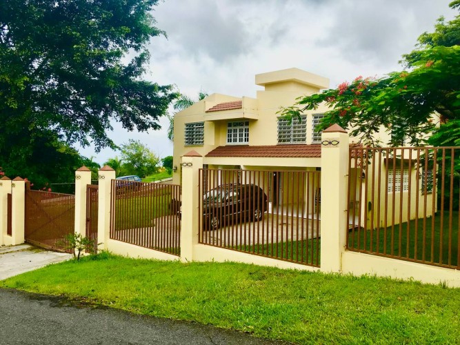 Casa Bonjour - Luxurious 4-Bedroom Vacation Rental Villa with Ocean & Mountain Views in Puerto Rico